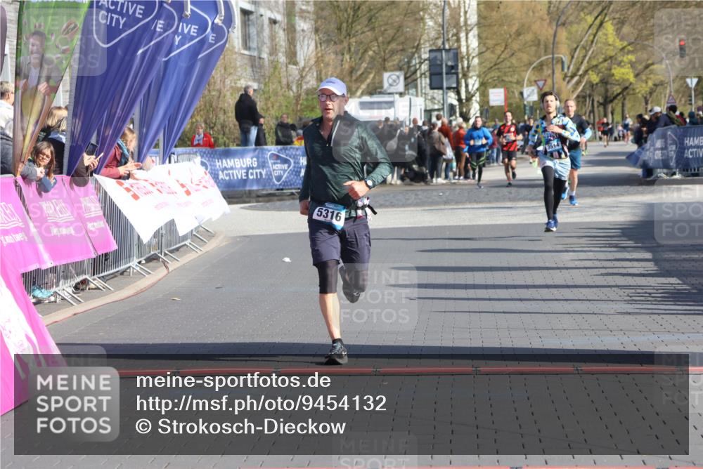 12.04.2026 - 45. Internationalen Wilhelmsburger Insellauf Strokosch-Dieckow http://msf.ph/oto/9454132 12.04.2026 10:29:19 Ziel 5316 meine-sportfotos.de