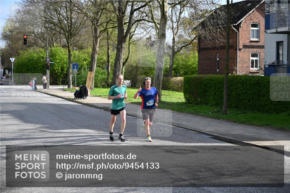 12.04.2026 - 45. Internationalen Wilhelmsburger Insellauf J. Mangold http://msf.ph/oto/9454133 12.04.2026 10:17:15 Ziel 3401, 5838, 2819, 2866, 4205, 3682, 4475 meine-sportfotos.de