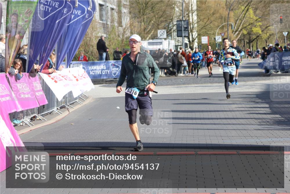 12.04.2026 - 45. Internationalen Wilhelmsburger Insellauf Strokosch-Dieckow http://msf.ph/oto/9454137 12.04.2026 10:29:19 Ziel 5316 meine-sportfotos.de