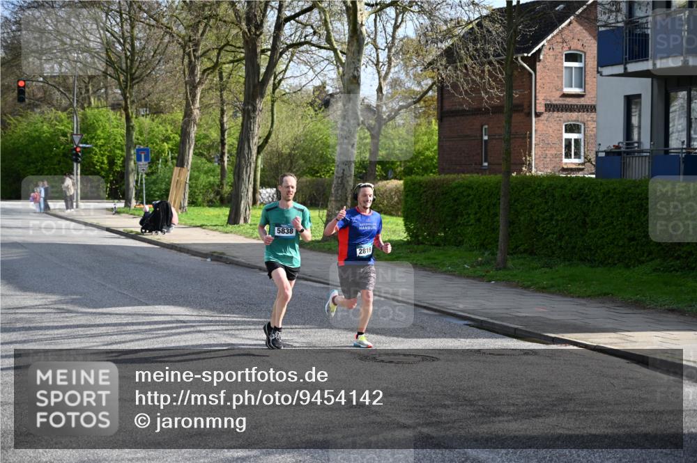 12.04.2026 - 45. Internationalen Wilhelmsburger Insellauf J. Mangold http://msf.ph/oto/9454142 12.04.2026 10:17:15 Ziel 3401, 5838, 2819, 2866, 4205, 3682, 4475 meine-sportfotos.de