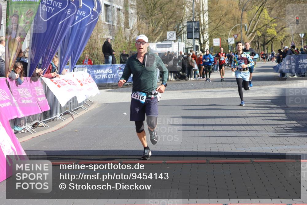 12.04.2026 - 45. Internationalen Wilhelmsburger Insellauf Strokosch-Dieckow http://msf.ph/oto/9454143 12.04.2026 10:29:19 Ziel 5316 meine-sportfotos.de