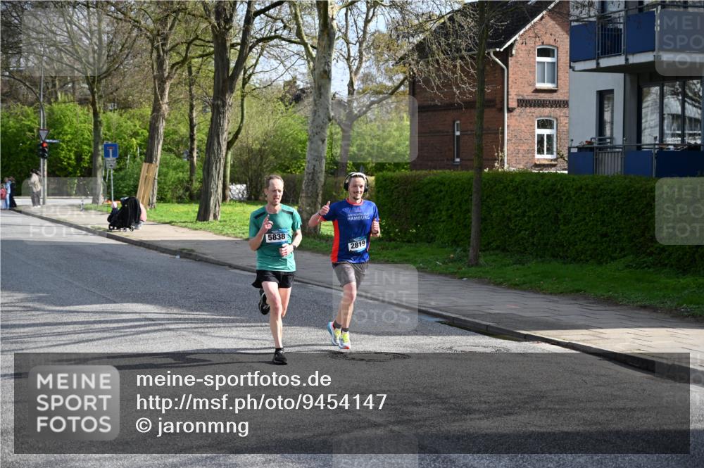 12.04.2026 - 45. Internationalen Wilhelmsburger Insellauf J. Mangold http://msf.ph/oto/9454147 12.04.2026 10:17:15 Ziel 3401, 5838, 2819, 2866, 4205, 3682, 4475 meine-sportfotos.de
