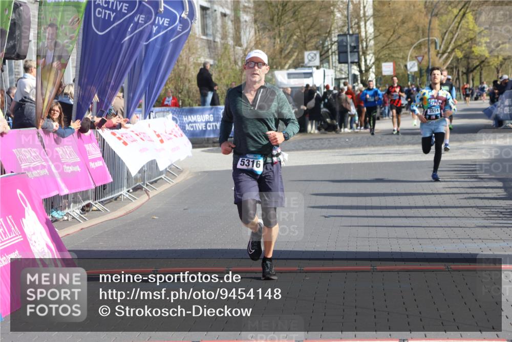 12.04.2026 - 45. Internationalen Wilhelmsburger Insellauf Strokosch-Dieckow http://msf.ph/oto/9454148 12.04.2026 10:29:19 Ziel 5316 meine-sportfotos.de