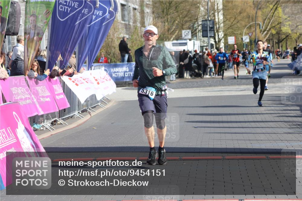 12.04.2026 - 45. Internationalen Wilhelmsburger Insellauf Strokosch-Dieckow http://msf.ph/oto/9454151 12.04.2026 10:29:19 Ziel 5316 meine-sportfotos.de