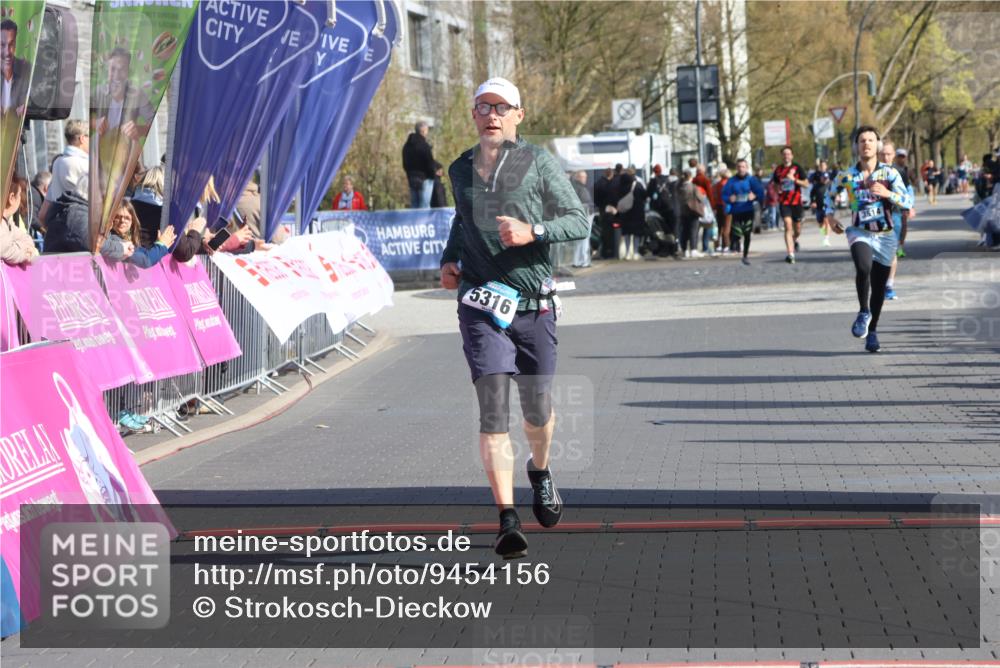 12.04.2026 - 45. Internationalen Wilhelmsburger Insellauf Strokosch-Dieckow http://msf.ph/oto/9454156 12.04.2026 10:29:19 Ziel 5316 meine-sportfotos.de