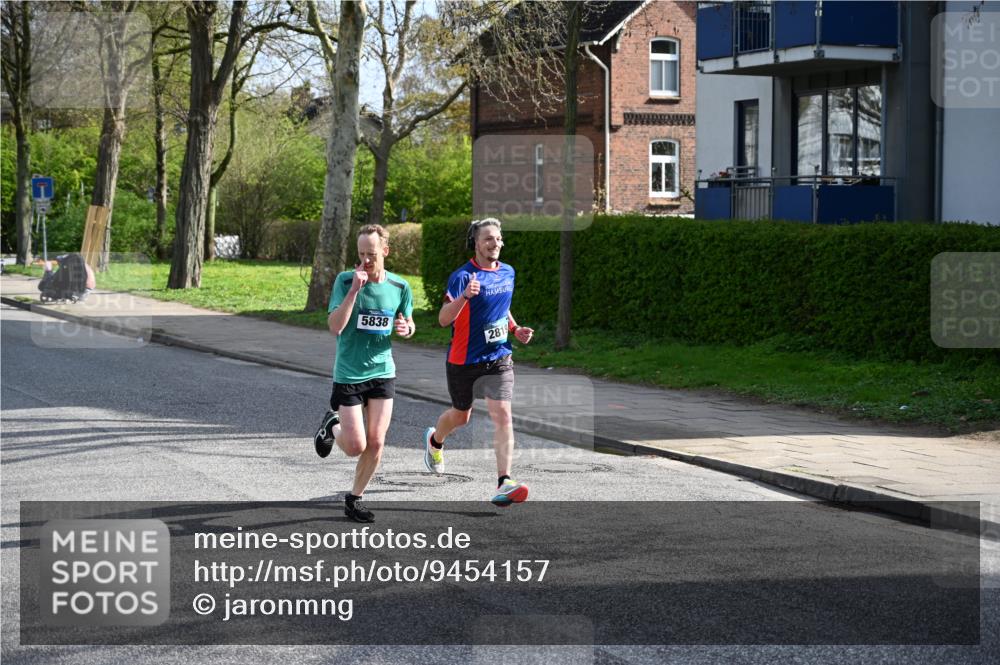 12.04.2026 - 45. Internationalen Wilhelmsburger Insellauf J. Mangold http://msf.ph/oto/9454157 12.04.2026 10:17:16 Ziel 3401, 5838, 2819, 2866, 4205, 3682, 4475 meine-sportfotos.de