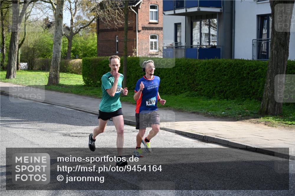 12.04.2026 - 45. Internationalen Wilhelmsburger Insellauf J. Mangold http://msf.ph/oto/9454164 12.04.2026 10:17:16 Ziel 3401, 5838, 2819, 2866, 4205, 3682, 4475 meine-sportfotos.de