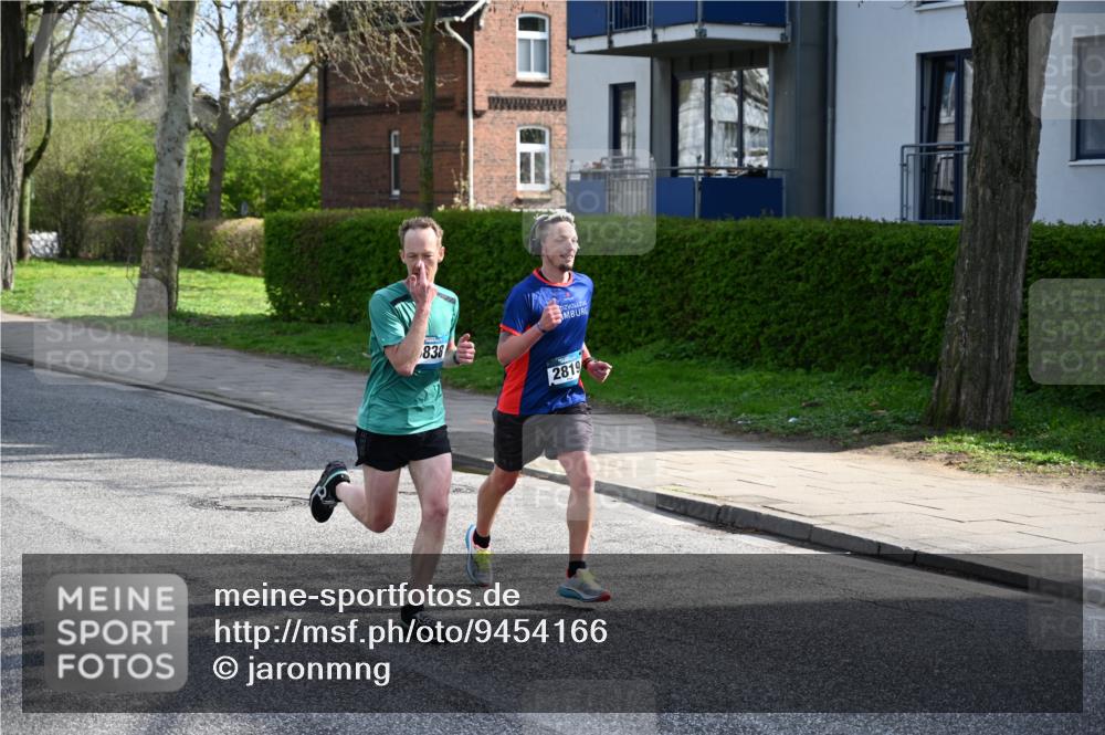 12.04.2026 - 45. Internationalen Wilhelmsburger Insellauf J. Mangold http://msf.ph/oto/9454166 12.04.2026 10:17:16 Ziel 3401, 5838, 2819, 2866, 4205, 3682, 4475 meine-sportfotos.de