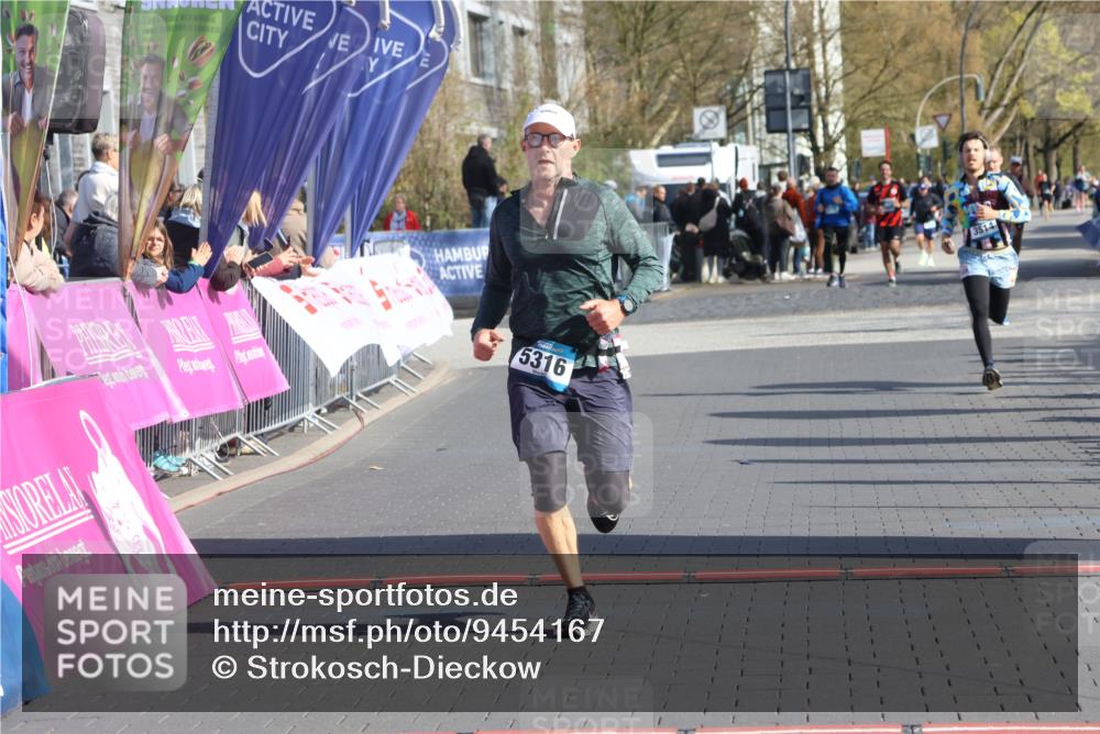 12.04.2026 - 45. Internationalen Wilhelmsburger Insellauf Strokosch-Dieckow http://msf.ph/oto/9454167 12.04.2026 10:29:19 Ziel 5316 meine-sportfotos.de