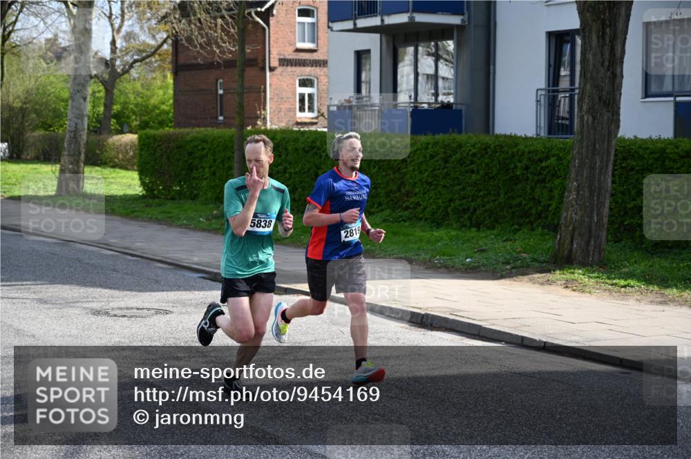 12.04.2026 - 45. Internationalen Wilhelmsburger Insellauf J. Mangold http://msf.ph/oto/9454169 12.04.2026 10:17:16 Ziel 3401, 5838, 2819, 2866, 4205, 3682, 4475 meine-sportfotos.de