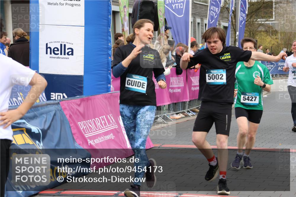 12.04.2026 - 45. Internationalen Wilhelmsburger Insellauf Strokosch-Dieckow http://msf.ph/oto/9454173 12.04.2026 13:05:23 Ziel 5144, 5002, 5427, 4610 meine-sportfotos.de