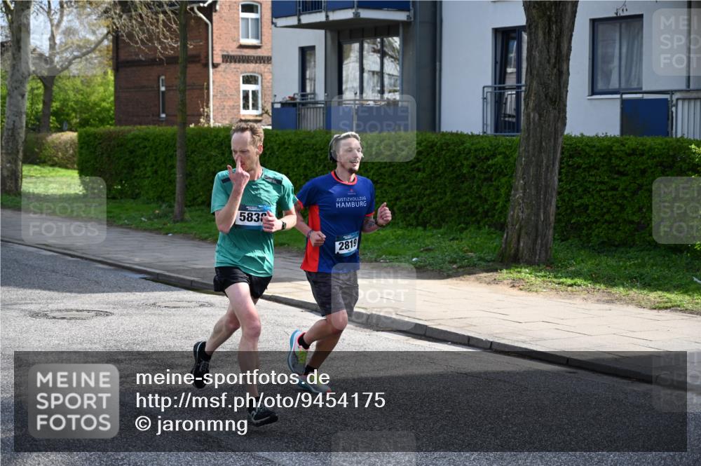 12.04.2026 - 45. Internationalen Wilhelmsburger Insellauf J. Mangold http://msf.ph/oto/9454175 12.04.2026 10:17:17 Ziel 3401, 5838, 2819, 2866, 4205, 3682, 4475 meine-sportfotos.de