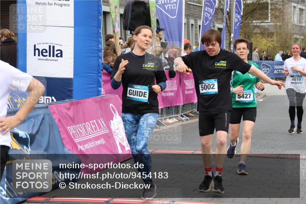 12.04.2026 - 45. Internationalen Wilhelmsburger Insellauf Strokosch-Dieckow http://msf.ph/oto/9454183 12.04.2026 13:05:23 Ziel 5144, 5002, 5427, 4610 meine-sportfotos.de