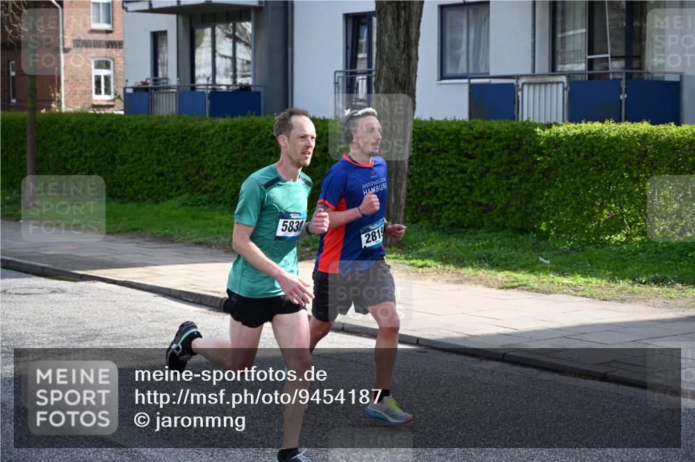 12.04.2026 - 45. Internationalen Wilhelmsburger Insellauf J. Mangold http://msf.ph/oto/9454187 12.04.2026 10:17:17 Ziel 3401, 5838, 2819, 2866, 4205, 3682, 4475 meine-sportfotos.de