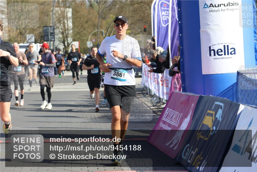 12.04.2026 - 45. Internationalen Wilhelmsburger Insellauf Strokosch-Dieckow http://msf.ph/oto/9454188 12.04.2026 10:41:55 Ziel 4674, 5034, 3861, 5545, 2812 meine-sportfotos.de
