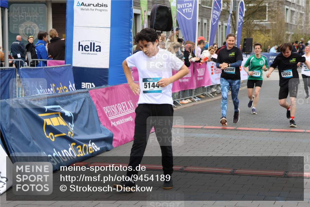 12.04.2026 - 45. Internationalen Wilhelmsburger Insellauf Strokosch-Dieckow http://msf.ph/oto/9454189 12.04.2026 13:05:22 Ziel 5144, 5002, 5427, 4610 meine-sportfotos.de