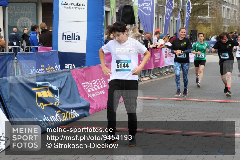 12.04.2026 - 45. Internationalen Wilhelmsburger Insellauf Strokosch-Dieckow http://msf.ph/oto/9454193 12.04.2026 13:05:22 Ziel 5144, 5002, 5427, 4610 meine-sportfotos.de