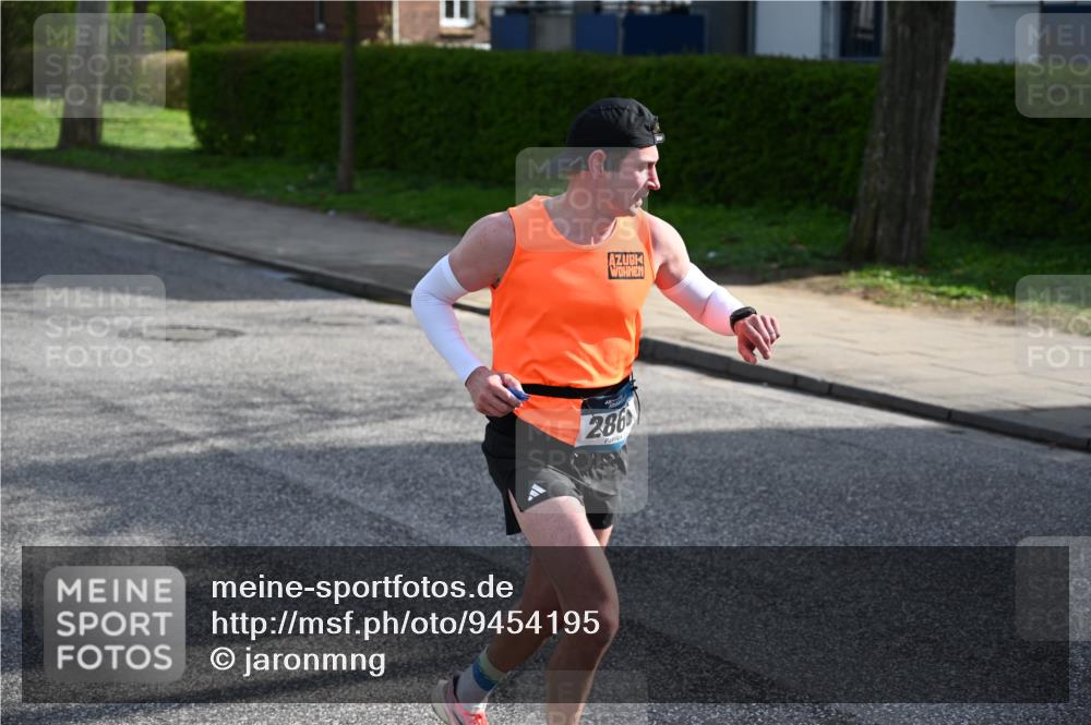 12.04.2026 - 45. Internationalen Wilhelmsburger Insellauf J. Mangold http://msf.ph/oto/9454195 12.04.2026 10:17:43 Ziel 2866, 4205, 3682, 4475, 3262, 5554 meine-sportfotos.de