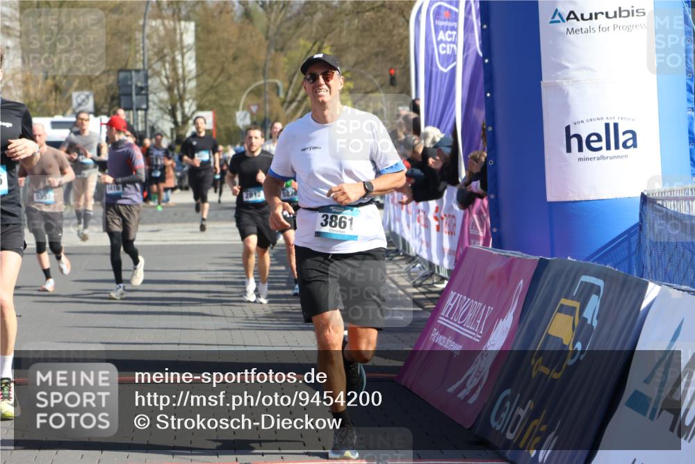 12.04.2026 - 45. Internationalen Wilhelmsburger Insellauf Strokosch-Dieckow http://msf.ph/oto/9454200 12.04.2026 10:41:55 Ziel 4674, 5034, 3861, 5545, 2812 meine-sportfotos.de