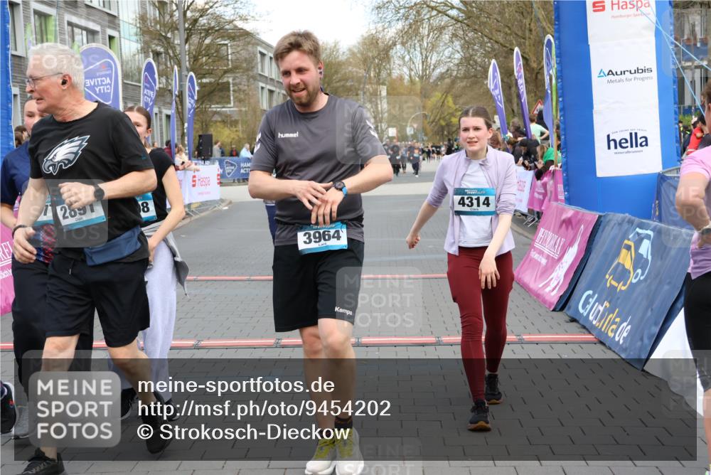 12.04.2026 - 45. Internationalen Wilhelmsburger Insellauf Strokosch-Dieckow http://msf.ph/oto/9454202 12.04.2026 13:05:16 Ziel 5864, 3964, 2891, 4314, 5096, 5808, 5477, 3068, 5144 meine-sportfotos.de