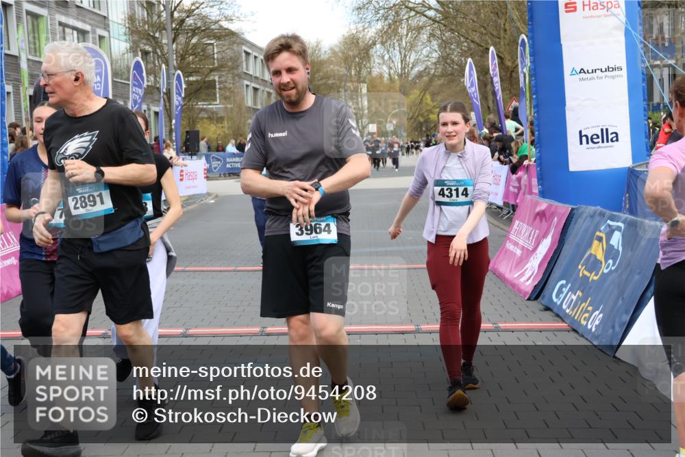 12.04.2026 - 45. Internationalen Wilhelmsburger Insellauf Strokosch-Dieckow http://msf.ph/oto/9454208 12.04.2026 13:05:16 Ziel 5864, 3964, 2891, 4314, 5096, 5808, 5477, 3068, 5144 meine-sportfotos.de