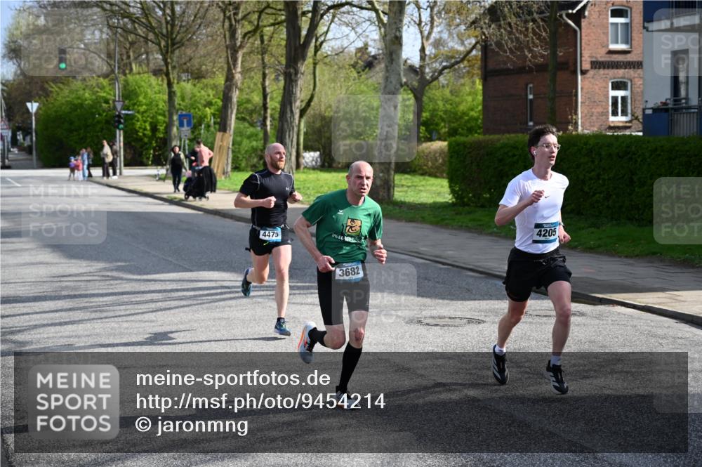 12.04.2026 - 45. Internationalen Wilhelmsburger Insellauf J. Mangold http://msf.ph/oto/9454214 12.04.2026 10:17:51 Ziel 4205, 3682, 4475, 3262, 5554 meine-sportfotos.de