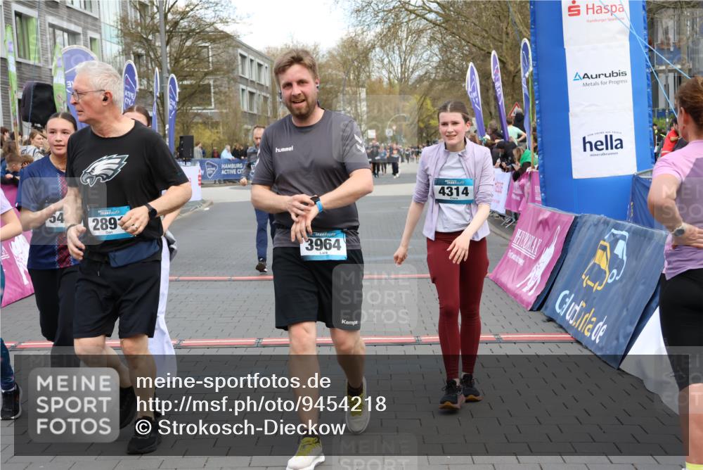12.04.2026 - 45. Internationalen Wilhelmsburger Insellauf Strokosch-Dieckow http://msf.ph/oto/9454218 12.04.2026 13:05:16 Ziel 5864, 3964, 2891, 4314, 5096, 5808, 5477, 3068, 5144 meine-sportfotos.de
