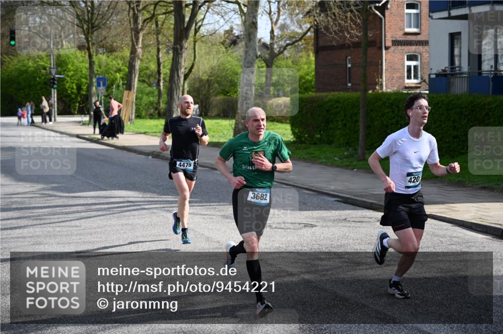12.04.2026 - 45. Internationalen Wilhelmsburger Insellauf J. Mangold http://msf.ph/oto/9454221 12.04.2026 10:17:51 Ziel 4205, 3682, 4475, 3262, 5554 meine-sportfotos.de