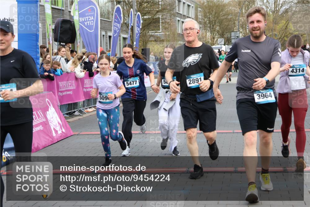 12.04.2026 - 45. Internationalen Wilhelmsburger Insellauf Strokosch-Dieckow http://msf.ph/oto/9454224 12.04.2026 13:05:15 Ziel 5864, 3964, 2891, 4314, 5096, 5808, 5477, 3068, 5144 meine-sportfotos.de