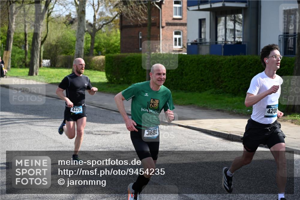 12.04.2026 - 45. Internationalen Wilhelmsburger Insellauf J. Mangold http://msf.ph/oto/9454235 12.04.2026 10:17:51 Ziel 4205, 3682, 4475, 3262, 5554 meine-sportfotos.de