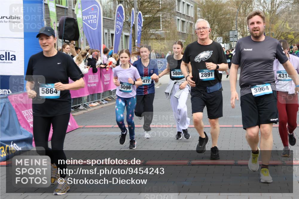 12.04.2026 - 45. Internationalen Wilhelmsburger Insellauf Strokosch-Dieckow http://msf.ph/oto/9454243 12.04.2026 13:05:14 Ziel 5864, 3964, 2891, 4314, 5096, 5808, 5477, 3068 meine-sportfotos.de