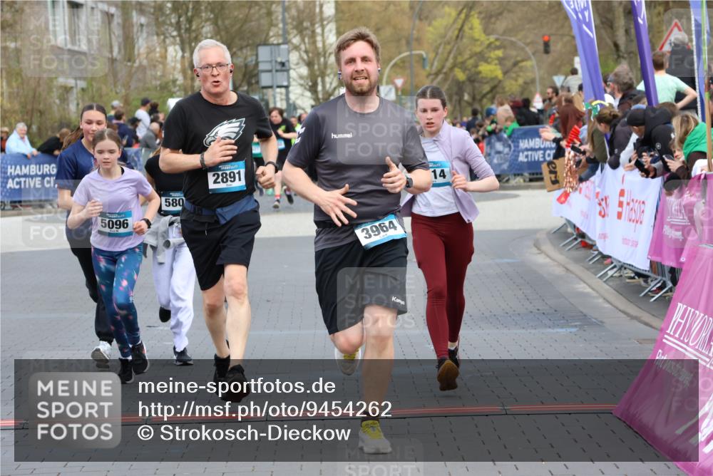 12.04.2026 - 45. Internationalen Wilhelmsburger Insellauf Strokosch-Dieckow http://msf.ph/oto/9454262 12.04.2026 13:05:13 Ziel 5864, 3964, 2891, 4314, 5096, 5808, 5477, 3068 meine-sportfotos.de