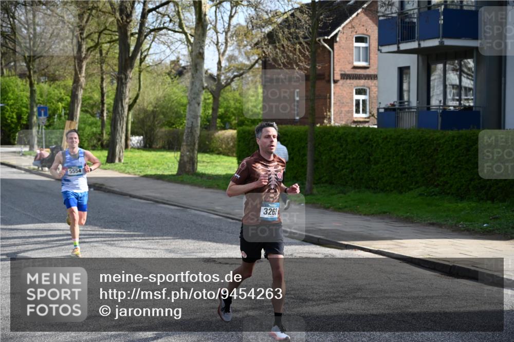 12.04.2026 - 45. Internationalen Wilhelmsburger Insellauf J. Mangold http://msf.ph/oto/9454263 12.04.2026 10:18:21 Ziel 3262, 5554, 4733, 4583, 4117, 3644, 2757 meine-sportfotos.de