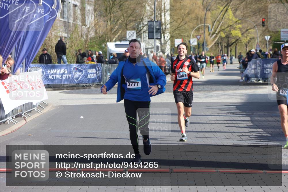 12.04.2026 - 45. Internationalen Wilhelmsburger Insellauf Strokosch-Dieckow http://msf.ph/oto/9454265 12.04.2026 10:29:30 Ziel 2793, 3777, 4979, 4087 meine-sportfotos.de