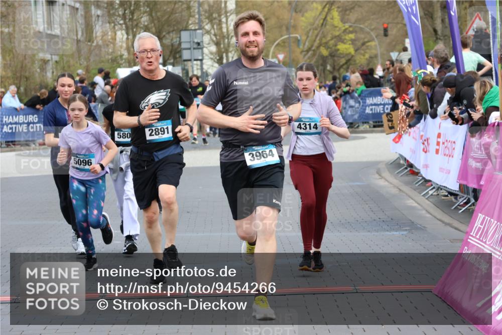 12.04.2026 - 45. Internationalen Wilhelmsburger Insellauf Strokosch-Dieckow http://msf.ph/oto/9454266 12.04.2026 13:05:13 Ziel 5864, 3964, 2891, 4314, 5096, 5808, 5477, 3068 meine-sportfotos.de