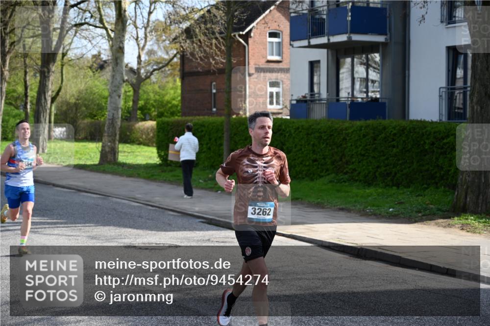 12.04.2026 - 45. Internationalen Wilhelmsburger Insellauf J. Mangold http://msf.ph/oto/9454274 12.04.2026 10:18:22 Ziel 3262, 5554, 4733, 4583, 4117, 3644, 2757 meine-sportfotos.de