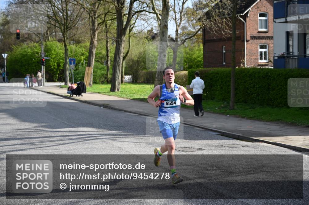 12.04.2026 - 45. Internationalen Wilhelmsburger Insellauf J. Mangold http://msf.ph/oto/9454278 12.04.2026 10:18:22 Ziel 3262, 5554, 4733, 4583, 4117, 3644, 2757 meine-sportfotos.de