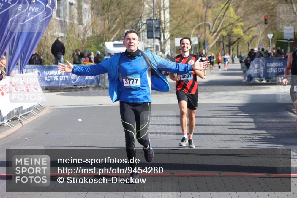 12.04.2026 - 45. Internationalen Wilhelmsburger Insellauf Strokosch-Dieckow http://msf.ph/oto/9454280 12.04.2026 10:29:31 Ziel 2793, 3777, 4979, 4087 meine-sportfotos.de