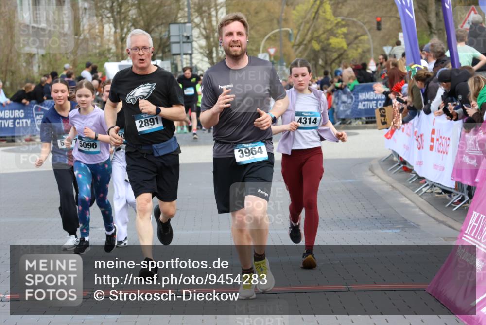 12.04.2026 - 45. Internationalen Wilhelmsburger Insellauf Strokosch-Dieckow http://msf.ph/oto/9454283 12.04.2026 13:05:12 Ziel 5088, 5864, 3964, 2891, 4314, 5096, 5808, 5477 meine-sportfotos.de