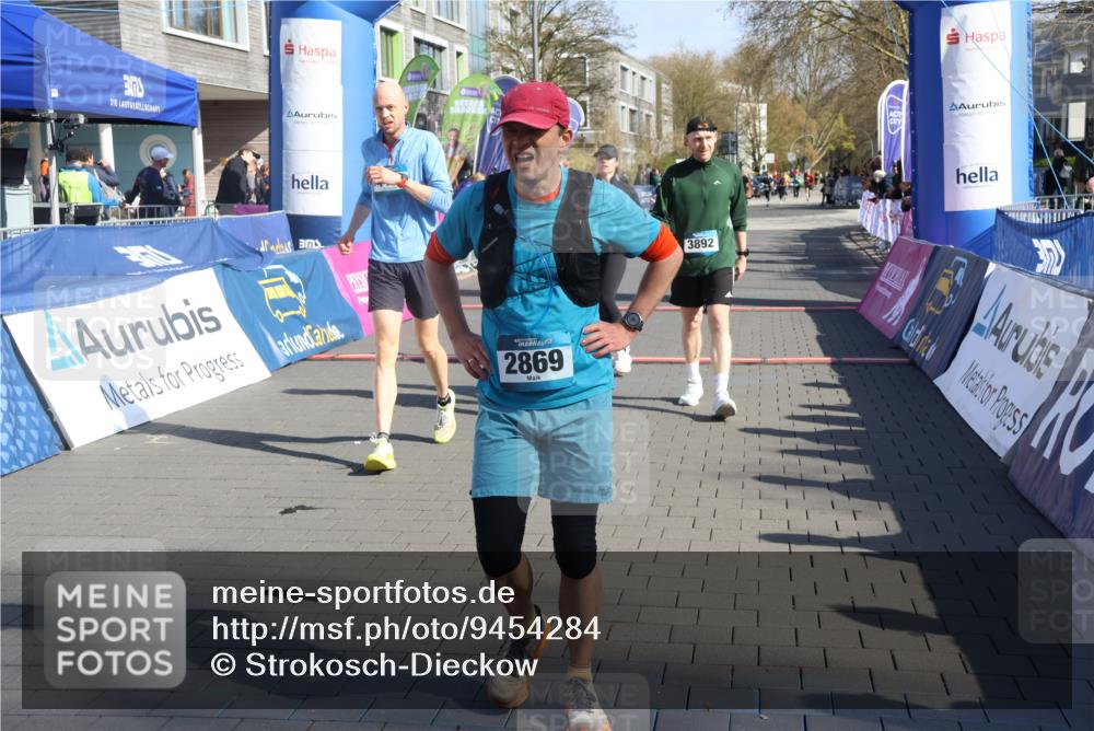 12.04.2026 - 45. Internationalen Wilhelmsburger Insellauf Strokosch-Dieckow http://msf.ph/oto/9454284 12.04.2026 10:42:16 Ziel 2479, 3892, 4483, 5654 meine-sportfotos.de