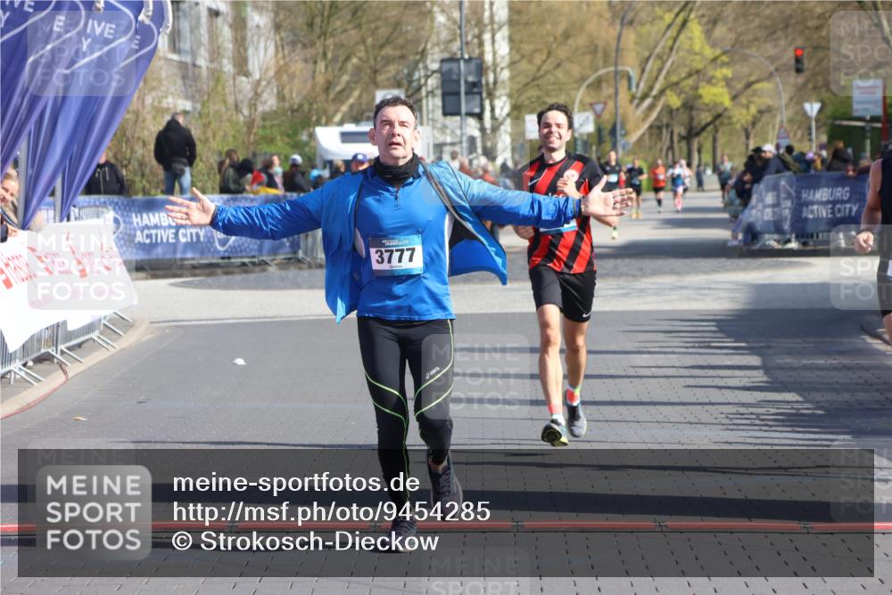 12.04.2026 - 45. Internationalen Wilhelmsburger Insellauf Strokosch-Dieckow http://msf.ph/oto/9454285 12.04.2026 10:29:31 Ziel 2793, 3777, 4979, 4087 meine-sportfotos.de