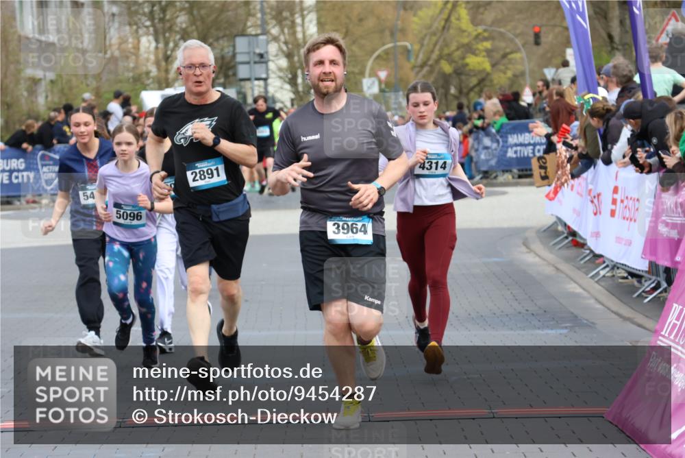 12.04.2026 - 45. Internationalen Wilhelmsburger Insellauf Strokosch-Dieckow http://msf.ph/oto/9454287 12.04.2026 13:05:12 Ziel 5088, 5864, 3964, 2891, 4314, 5096, 5808, 5477 meine-sportfotos.de