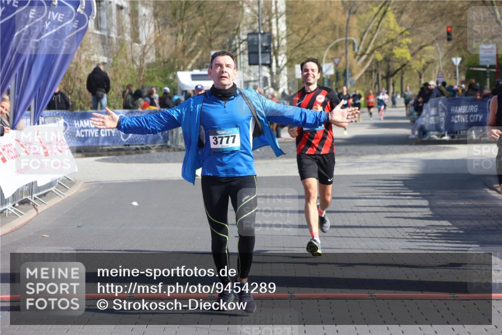 12.04.2026 - 45. Internationalen Wilhelmsburger Insellauf Strokosch-Dieckow http://msf.ph/oto/9454289 12.04.2026 10:29:31 Ziel 2793, 3777, 4979, 4087 meine-sportfotos.de