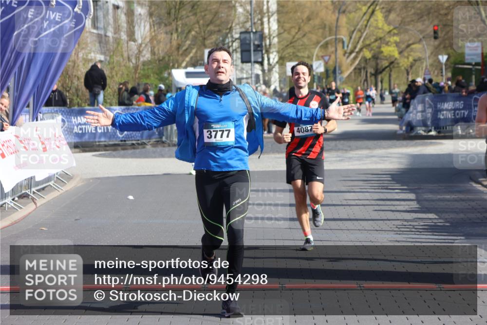 12.04.2026 - 45. Internationalen Wilhelmsburger Insellauf Strokosch-Dieckow http://msf.ph/oto/9454298 12.04.2026 10:29:31 Ziel 2793, 3777, 4979, 4087 meine-sportfotos.de