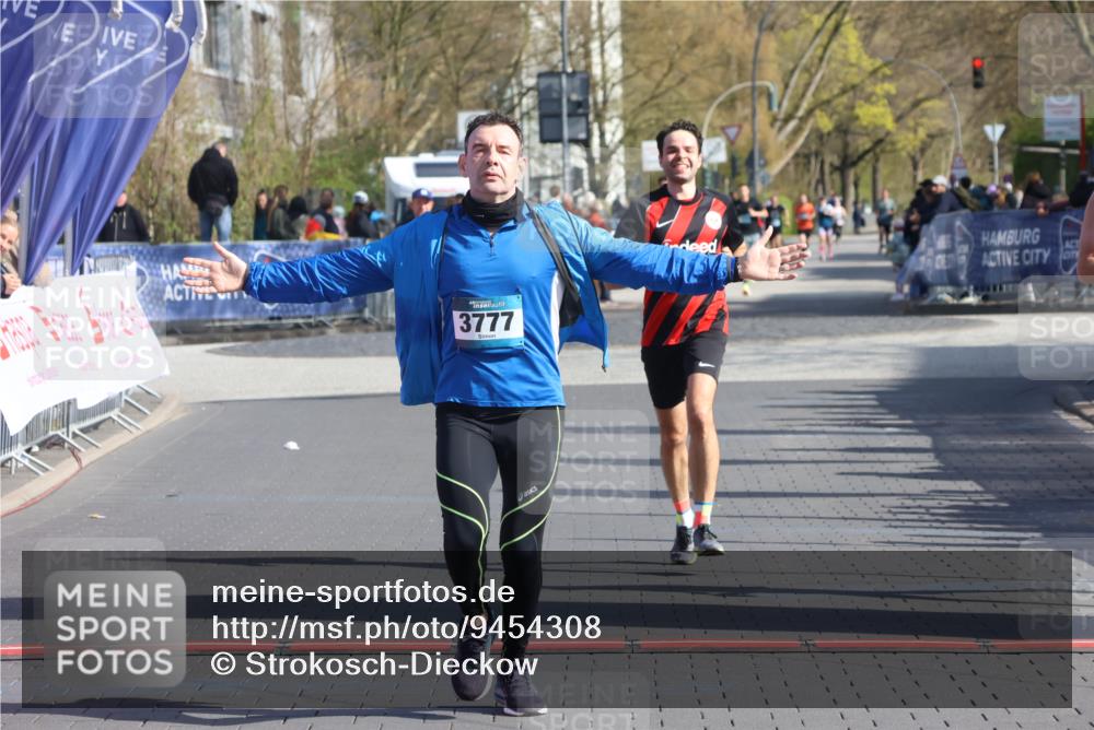 12.04.2026 - 45. Internationalen Wilhelmsburger Insellauf Strokosch-Dieckow http://msf.ph/oto/9454308 12.04.2026 10:29:31 Ziel 2793, 3777, 4979, 4087 meine-sportfotos.de