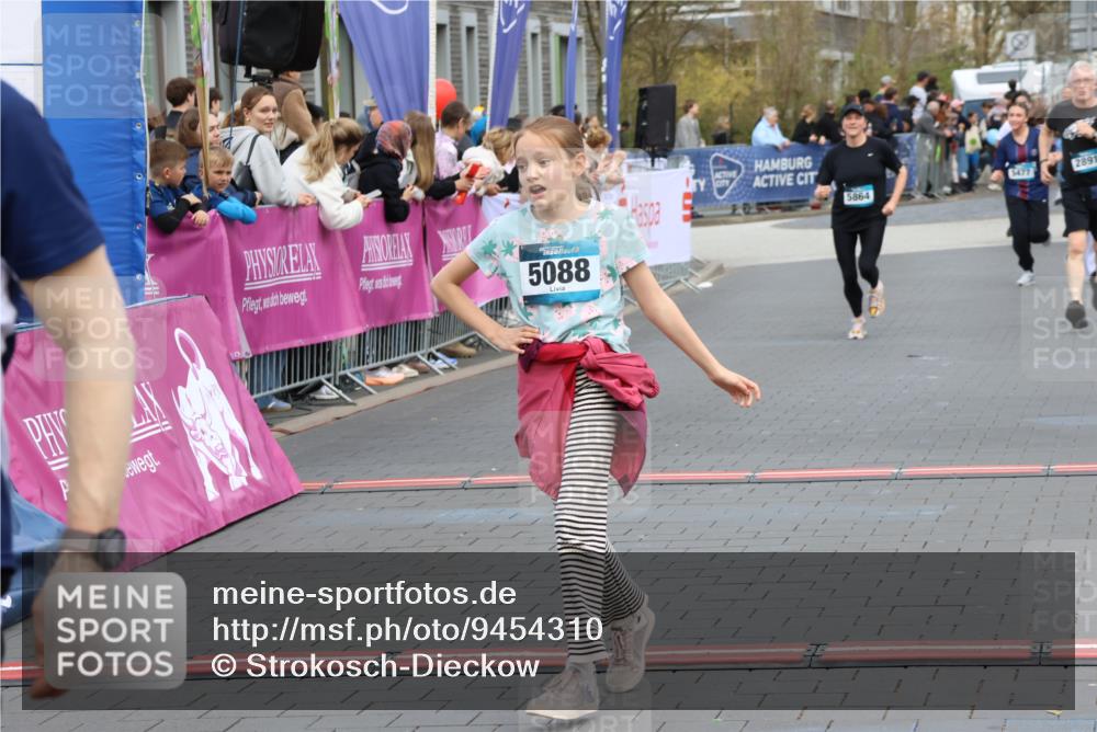12.04.2026 - 45. Internationalen Wilhelmsburger Insellauf Strokosch-Dieckow http://msf.ph/oto/9454310 12.04.2026 13:05:10 Ziel 5088, 5864, 3964, 2891, 4314, 5096, 5808, 5477 meine-sportfotos.de