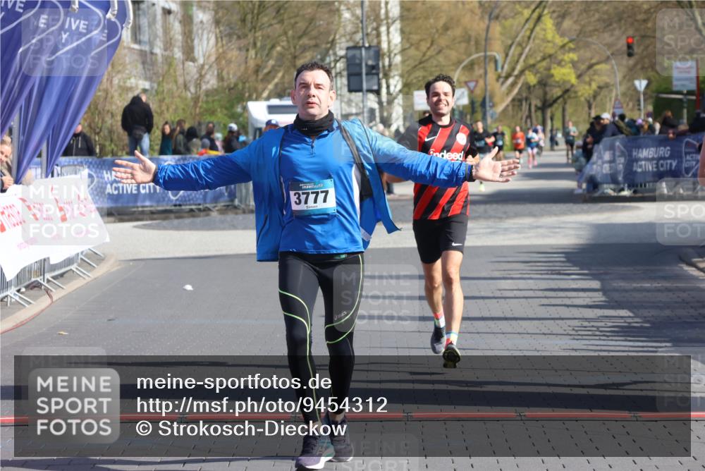 12.04.2026 - 45. Internationalen Wilhelmsburger Insellauf Strokosch-Dieckow http://msf.ph/oto/9454312 12.04.2026 10:29:31 Ziel 2793, 3777, 4979, 4087 meine-sportfotos.de