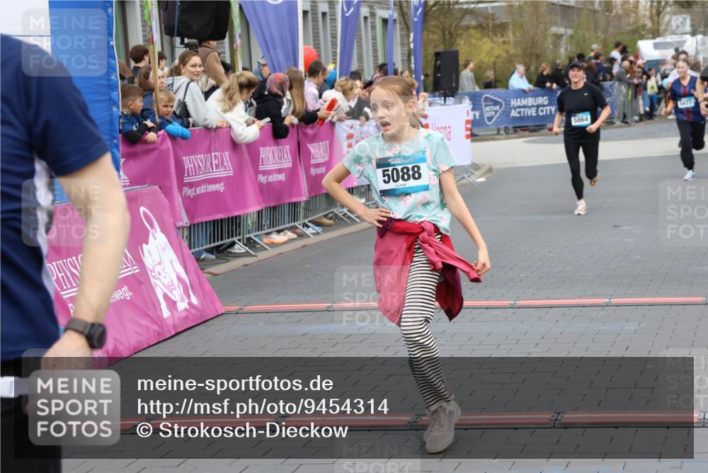 12.04.2026 - 45. Internationalen Wilhelmsburger Insellauf Strokosch-Dieckow http://msf.ph/oto/9454314 12.04.2026 13:05:10 Ziel 5088, 5864, 3964, 2891, 4314, 5096, 5808, 5477 meine-sportfotos.de