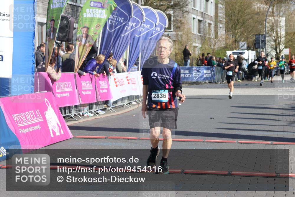 12.04.2026 - 45. Internationalen Wilhelmsburger Insellauf Strokosch-Dieckow http://msf.ph/oto/9454316 12.04.2026 10:42:22 Ziel 2836 meine-sportfotos.de