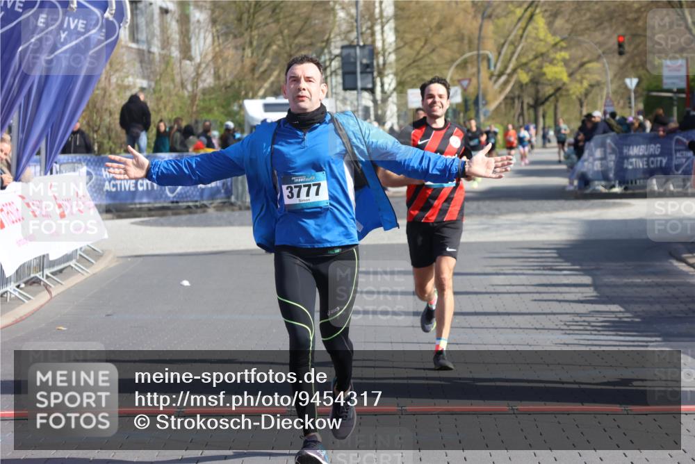 12.04.2026 - 45. Internationalen Wilhelmsburger Insellauf Strokosch-Dieckow http://msf.ph/oto/9454317 12.04.2026 10:29:31 Ziel 2793, 3777, 4979, 4087 meine-sportfotos.de